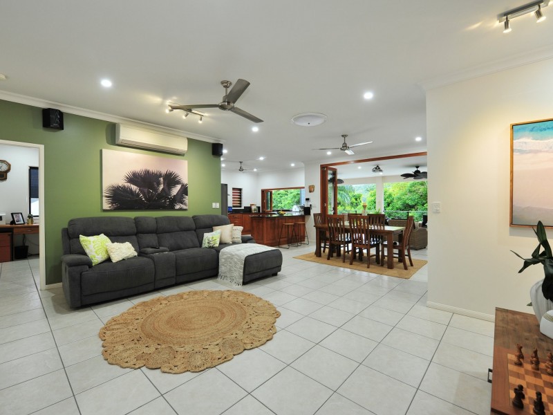 31 Gloucester Street, Whitfield QLD 4870