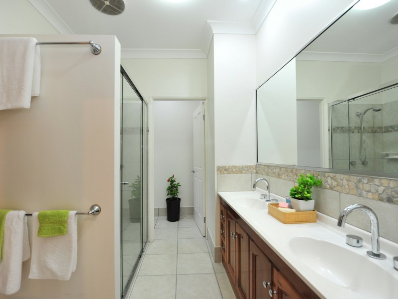 31 Gloucester Street, Whitfield QLD 4870