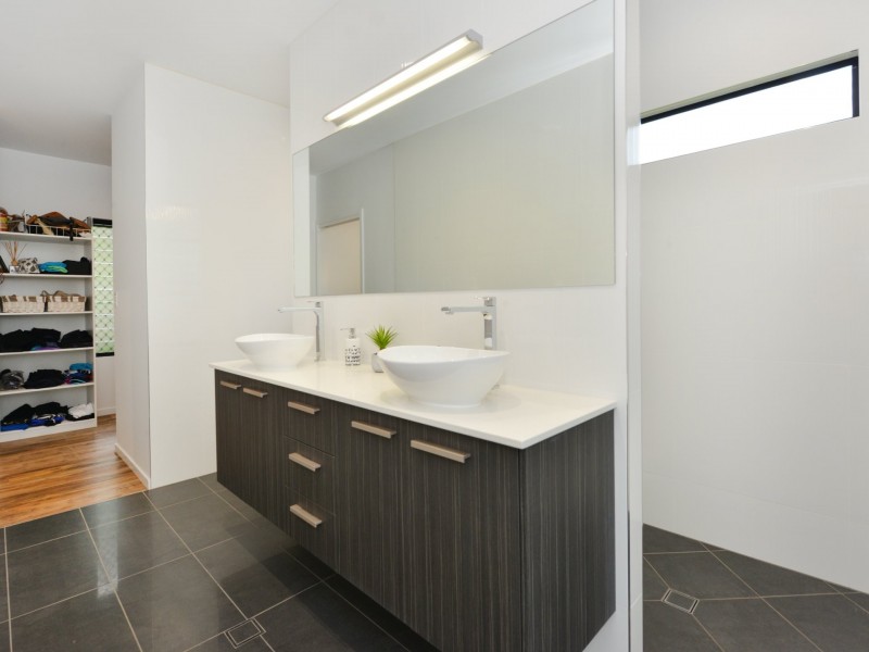 6 Moule Drive, Whitfield QLD 4870