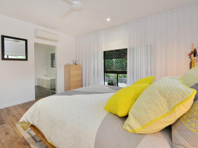 6 Moule Drive, Whitfield QLD 4870