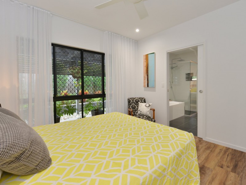 6 Moule Drive, Whitfield QLD 4870