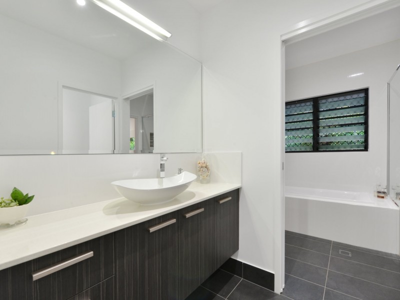 6 Moule Drive, Whitfield QLD 4870