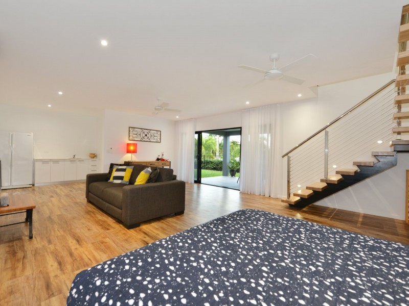 6 Moule Drive, Whitfield QLD 4870