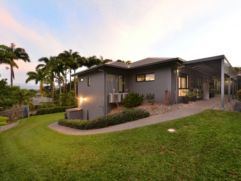 6 Moule Drive, Whitfield QLD 4870