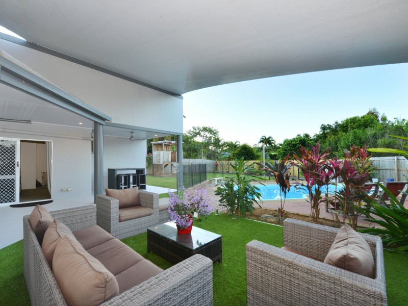 15 Satinash Close, Redlynch QLD 4870