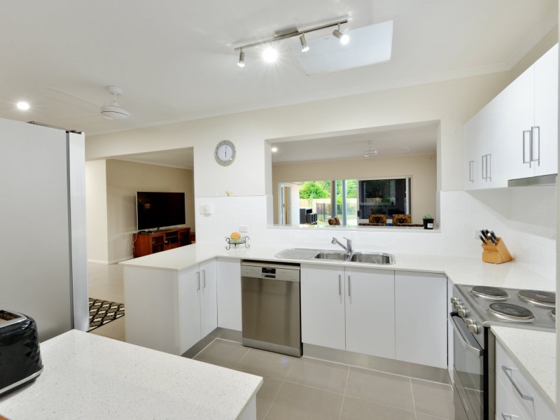 15 Satinash Close, Redlynch QLD 4870