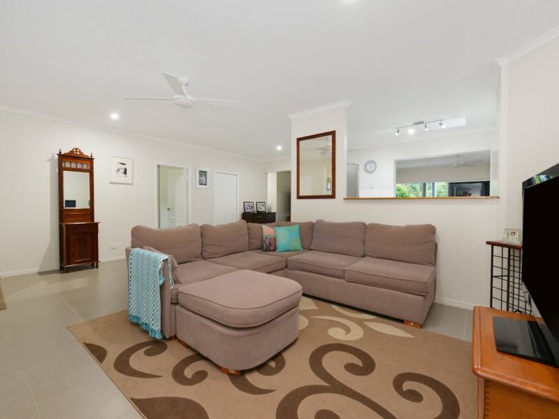 15 Satinash Close, Redlynch QLD 4870