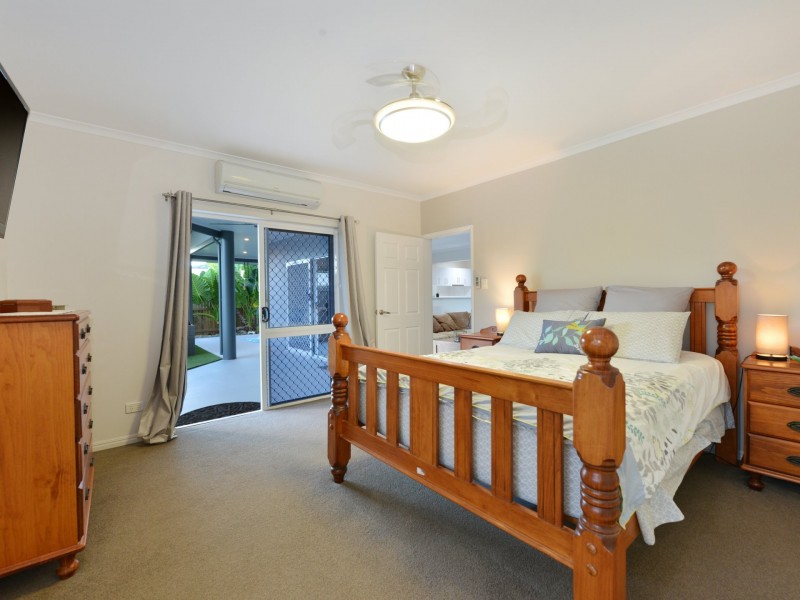 15 Satinash Close, Redlynch QLD 4870