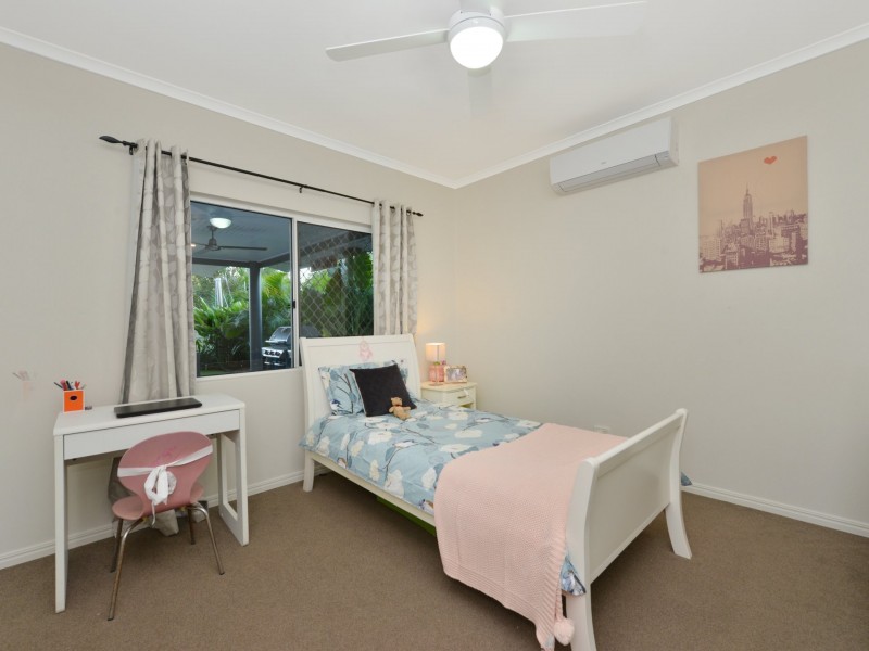 15 Satinash Close, Redlynch QLD 4870