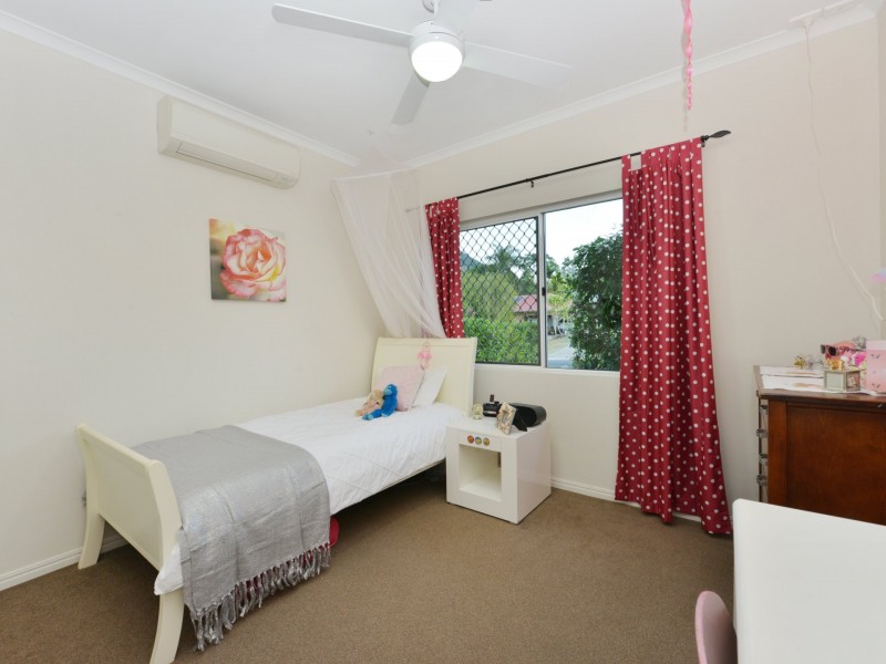 15 Satinash Close, Redlynch QLD 4870