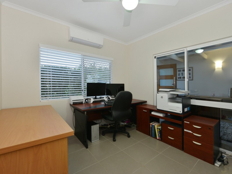 15 Satinash Close, Redlynch QLD 4870