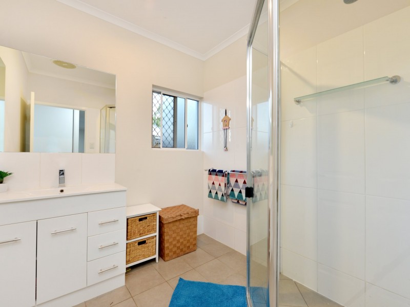 15 Satinash Close, Redlynch QLD 4870