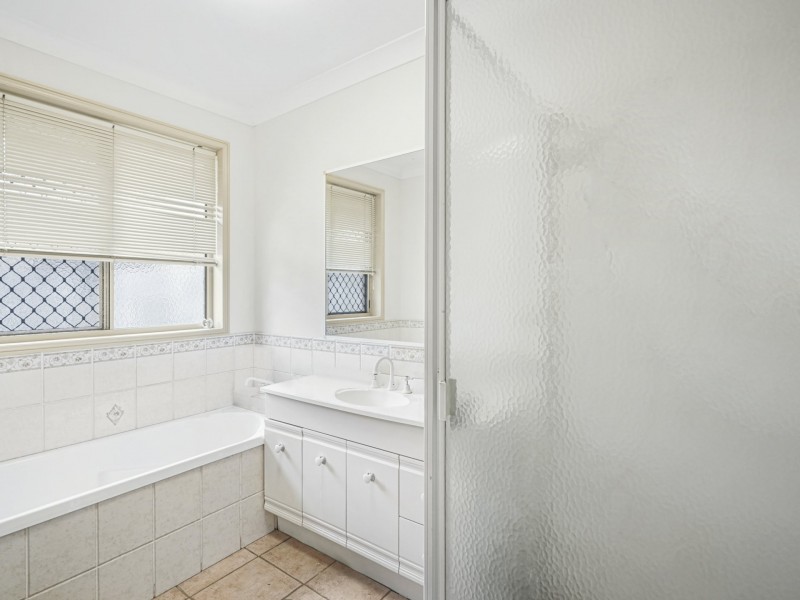 5 Kensington Close, Mount Sheridan QLD 4868