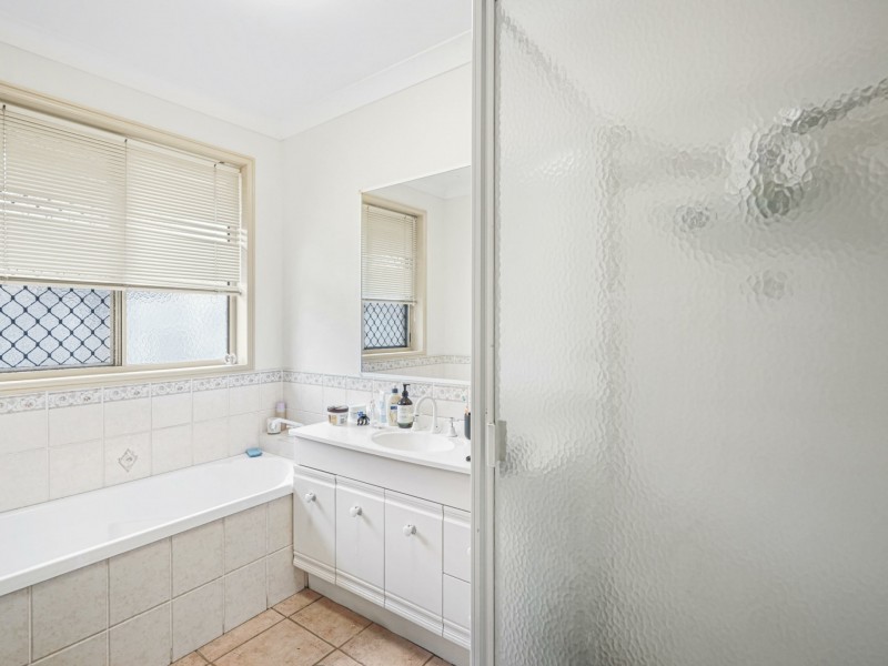 5 Kensington Close, Mount Sheridan QLD 4868