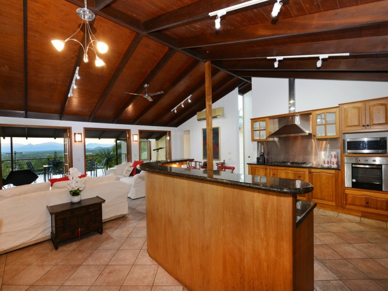 6 Price Close, Edge Hill QLD 4870
