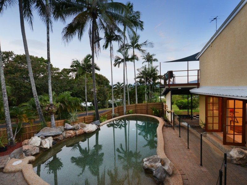 6 Price Close, Edge Hill QLD 4870