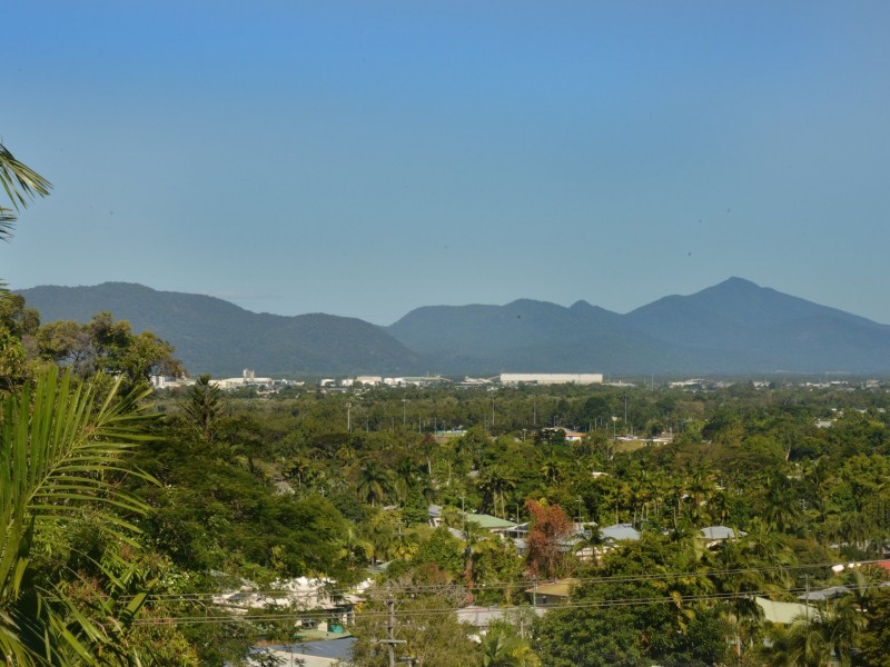 6 Price Close, Edge Hill QLD 4870
