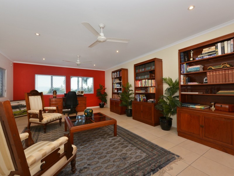 6 Price Close, Edge Hill QLD 4870