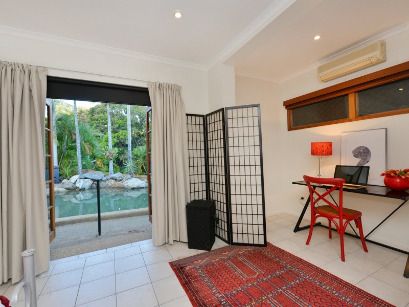 6 Price Close, Edge Hill QLD 4870