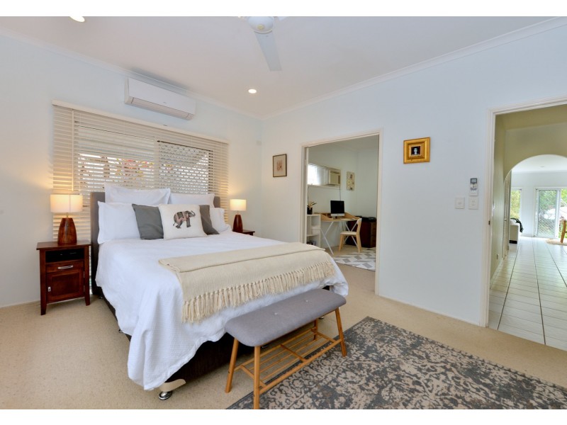 12 Eugenia Crescent, Redlynch QLD 4870