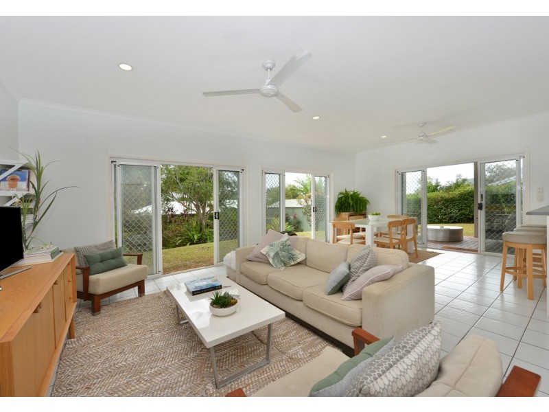 12 Eugenia Crescent, Redlynch QLD 4870