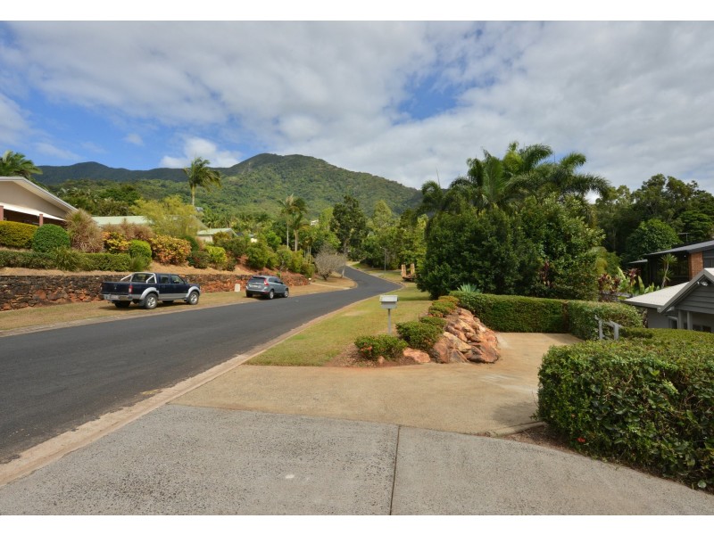 12 Eugenia Crescent, Redlynch QLD 4870