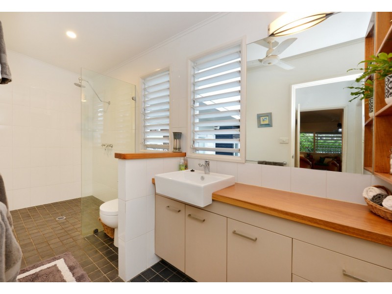13 Keirle Avenue, Whitfield QLD 4870