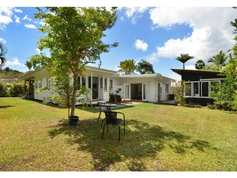 13 Keirle Avenue, Whitfield QLD 4870