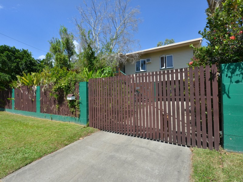 37 Miles Street, Manoora QLD 4870