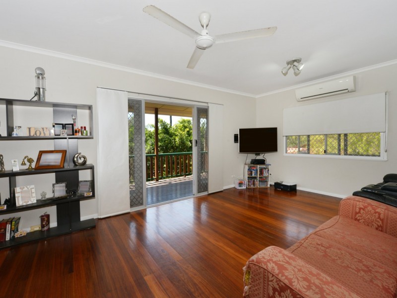 37 Miles Street, Manoora QLD 4870