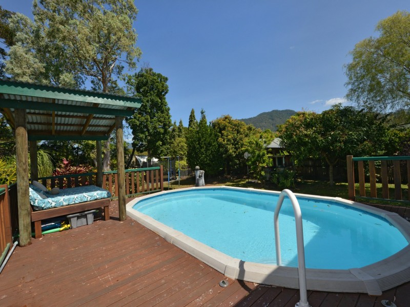 37 Miles Street, Manoora QLD 4870