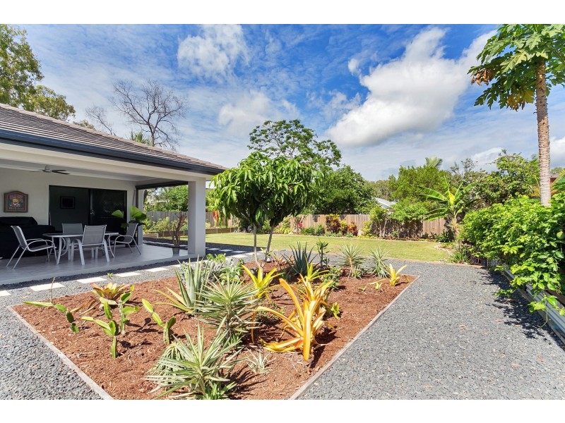 6 Devlex Court, Machans Beach QLD 4878