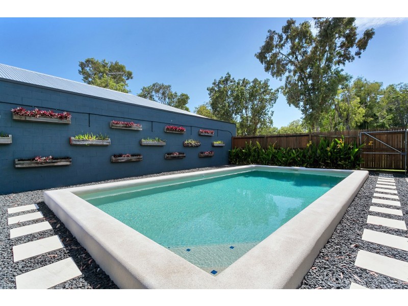 6 Devlex Court, Machans Beach QLD 4878