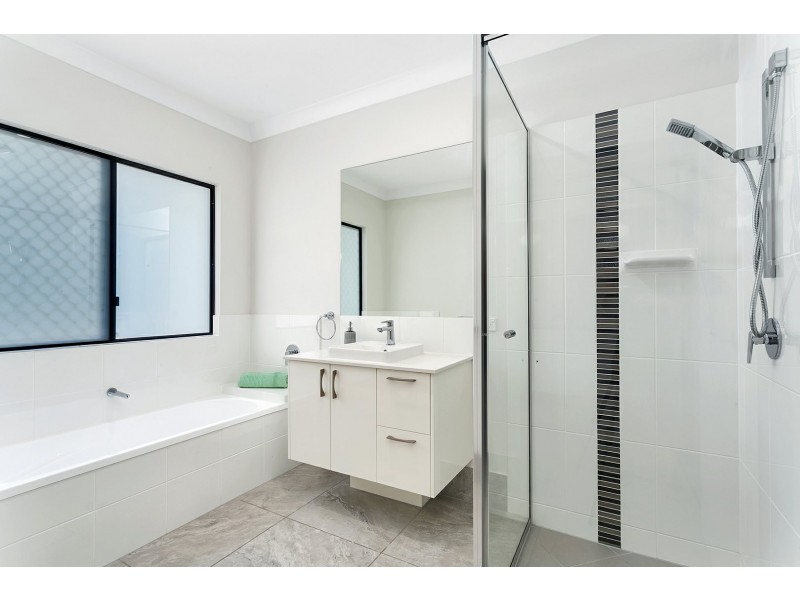 6 Devlex Court, Machans Beach QLD 4878