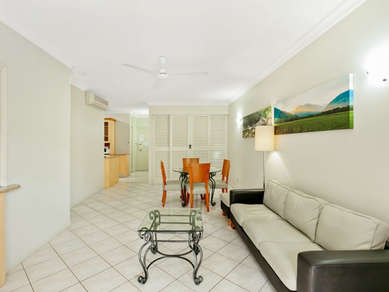 1105/2 Greenslopes Street, Cairns North QLD 4870