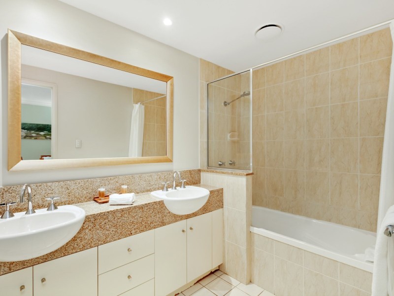 1105/2 Greenslopes Street, Cairns North QLD 4870