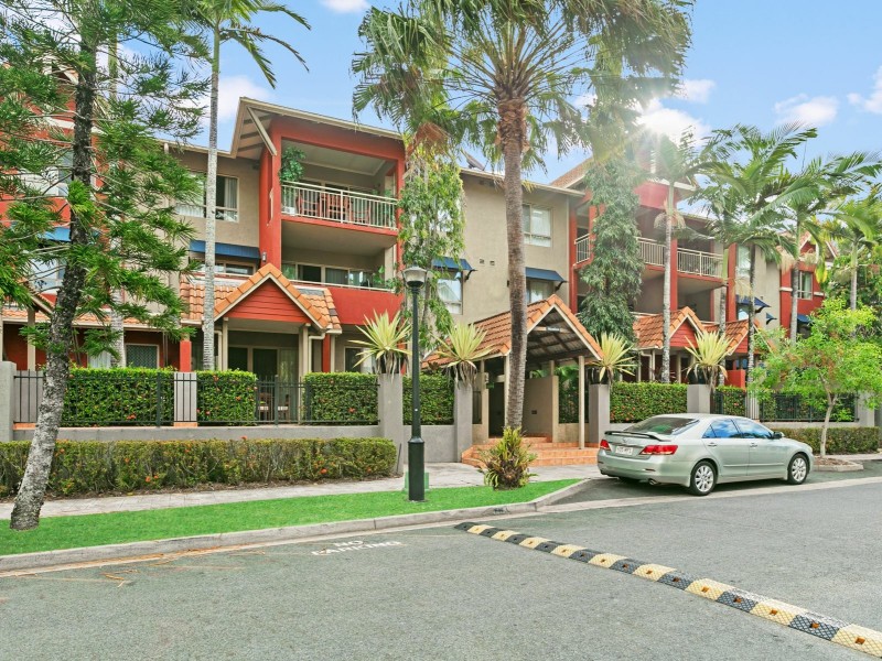 1105/2 Greenslopes Street, Cairns North QLD 4870