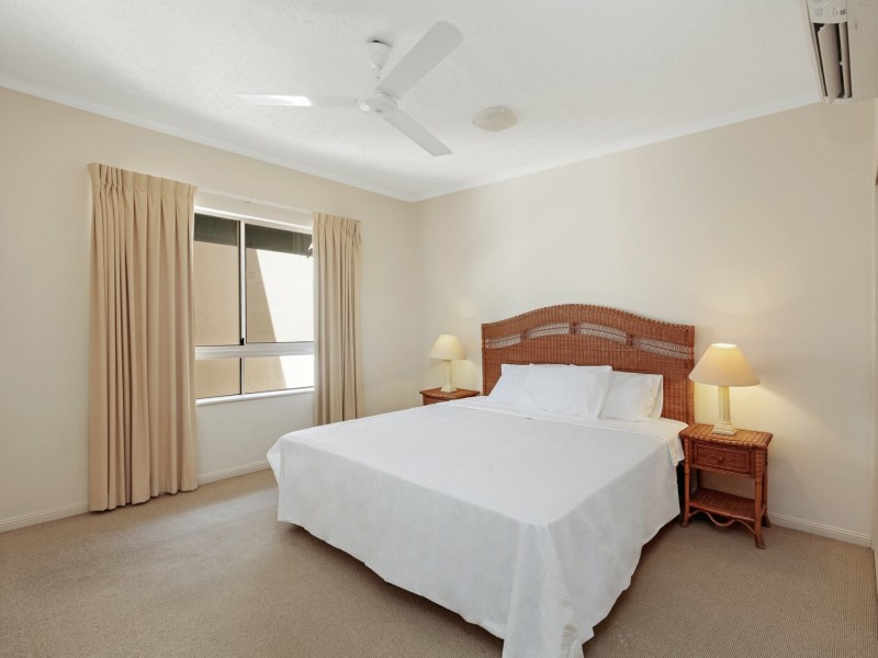 1619/2 Greenslopes Street, Cairns North QLD 4870