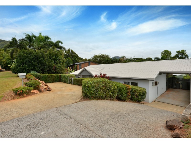 12 Eugenia  Crescent, Redlynch QLD 4870