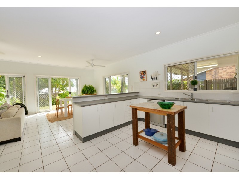 12 Eugenia  Crescent, Redlynch QLD 4870