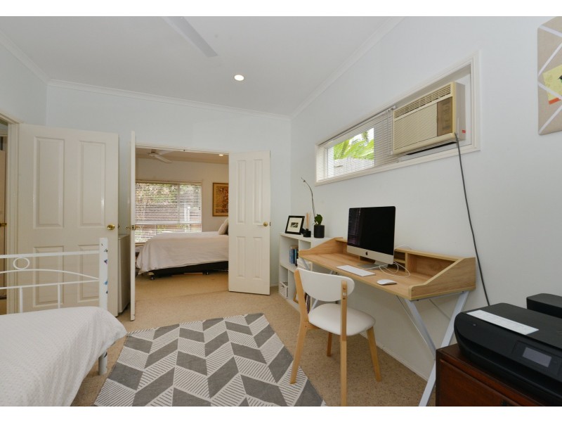 12 Eugenia  Crescent, Redlynch QLD 4870