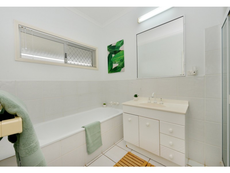 12 Eugenia  Crescent, Redlynch QLD 4870