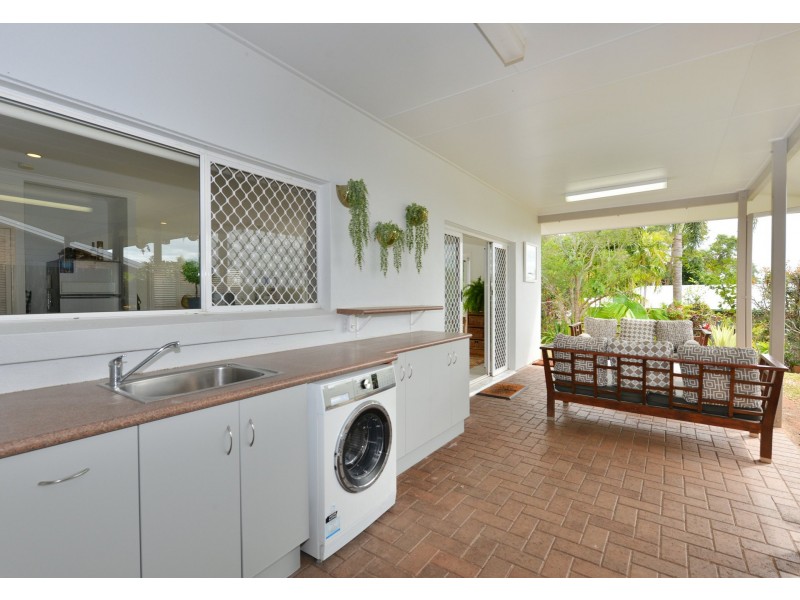 12 Eugenia  Crescent, Redlynch QLD 4870