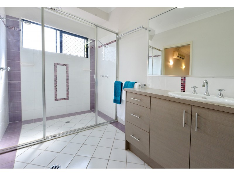 6 Five Span Close, Brinsmead QLD 4870