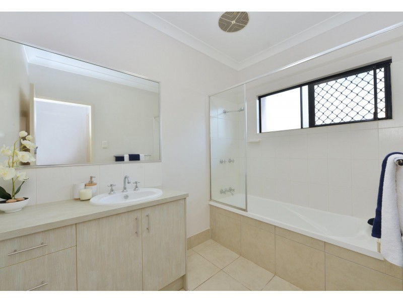 6 Five Span Close, Brinsmead QLD 4870