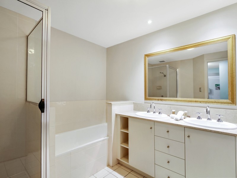 715/2 Greenslopes Street, Cairns North QLD 4870