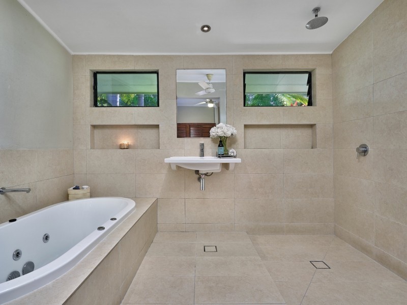 4 Onyx Street, Clifton Beach QLD 4879