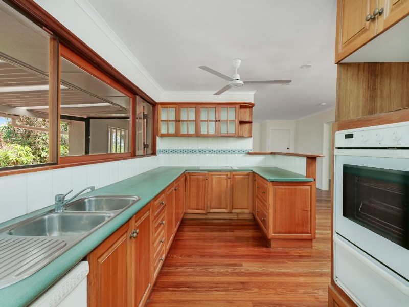 82 Hillview Crescent, Whitfield QLD 4870