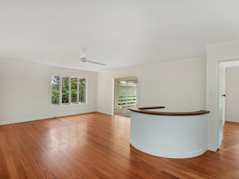 82 Hillview Crescent, Whitfield QLD 4870