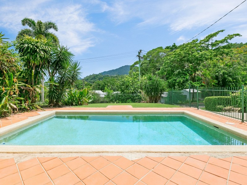 82 Hillview Crescent, Whitfield QLD 4870